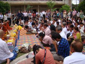 Attendees bow down to the floor and salute monks pray for thier relatives who have died during Khmer Rouge Regime to live in peace and happiness / by: Dara Saoyuth